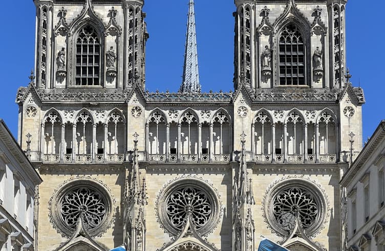 โบสถ์ Cathédrale Sainte-Croix