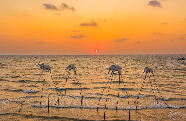 ซันเซ็ต ซานาโต บีชคลับ