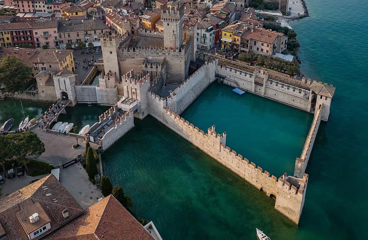 ปราสาทเก่าเมืองซีร์มิโอเน่