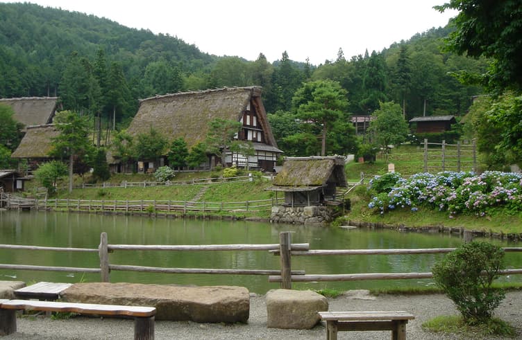 หมู่บ้านพื้นเมืองฮิดะ