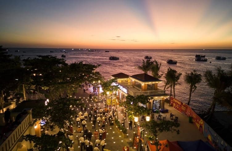 ถนนคนเดิน VUI-Fest Bazaar 