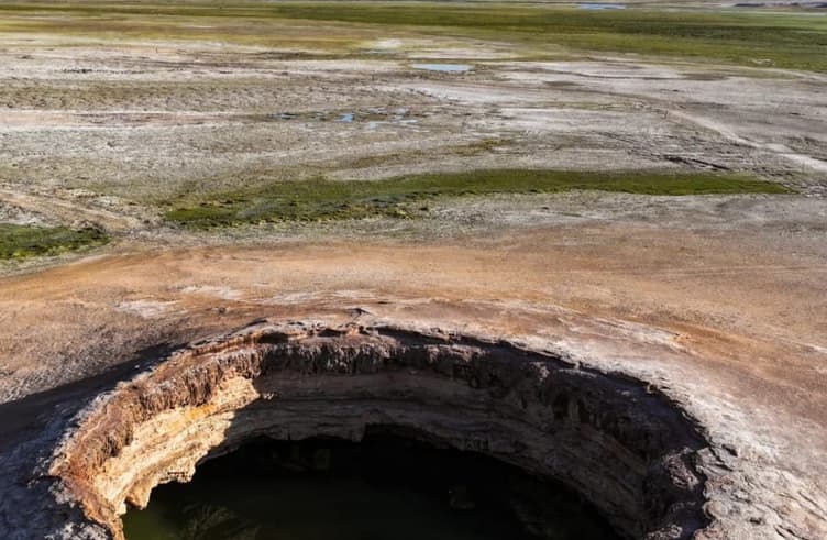 ปล่องภูเขาไฟมูจี่