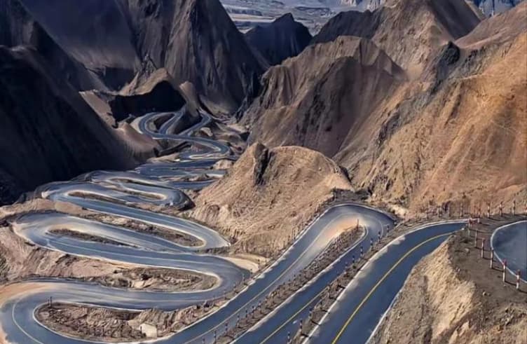 ถนนพันโค้งผานหลง