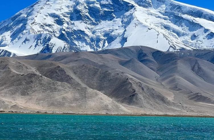 ทะเลสาบดำ