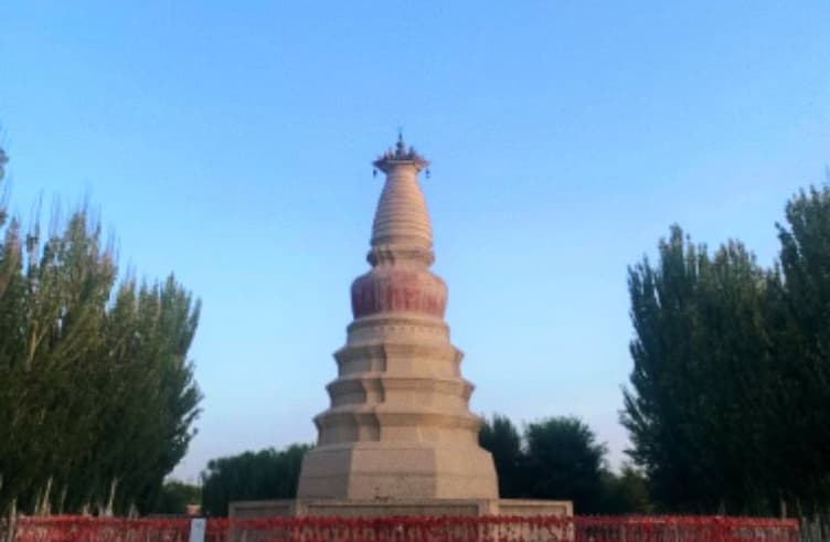 เจดีย์ม้าขาว