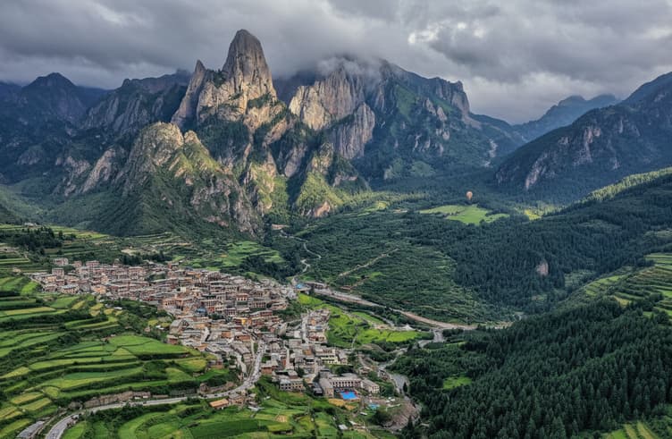 หมู่บ้านหินโบราณ จากาน่า