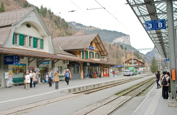 สถานีรถไฟเลาเทอร์บรุนเนินเทอร์มินอล