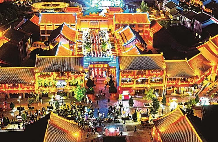 ตลาดกลางคืนหมิงชิง เมืองจางเย่