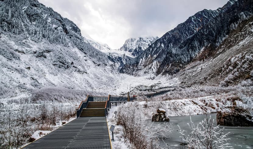 ทัวร์จีน เฉิงตู 6 วัน 5 คืน ภูเขาสี่ดรุณี อุทยานปี้เผิงโกว อุทยานธารน้ำแข็งต้ากู๋ปิงชวน บิน EU (BKK)