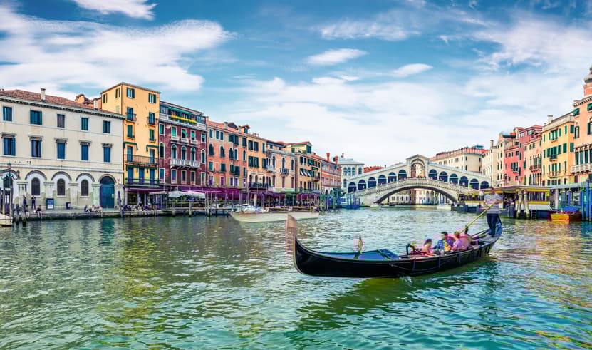 ทัวร์ยุโรป อิตาลี สวิตเซอร์แลนด์ ฝรั่งเศส 10 วัน 7 คืน ยอดเขาจุงเฟรา เกาะเวนิส บิน EK (BKK)