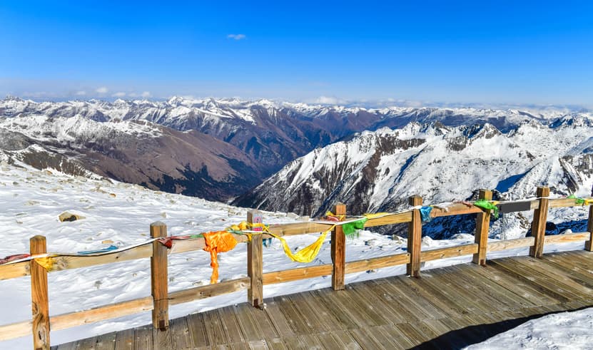 เปิดประตูสู่ 2 มหานคร ฉงชิ่ง เฉิงตู อู่หลง หลุมบ่อฟ้าสะพานสวรรค์ หุบเขาสี่ดรุณี 6 วัน 4 คืน โดยสายการบิน Air Asia (FD)