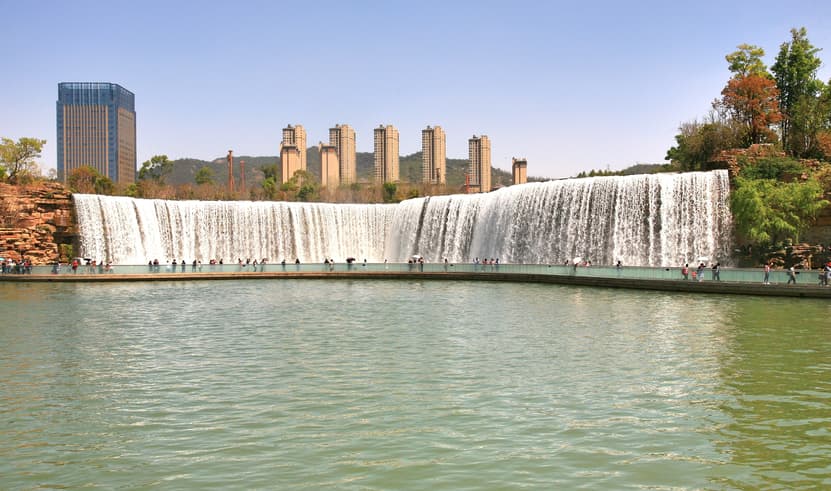 ทัวร์จีน คุนหมิง 4 วัน 3 คืน WDKMG004.1 สวนน้ำตกคุนหมิง ตำหนักทองจินเตี้ยน ภูเขาเจ็ดสีแห่งตงชวน บิน KY (BKK)