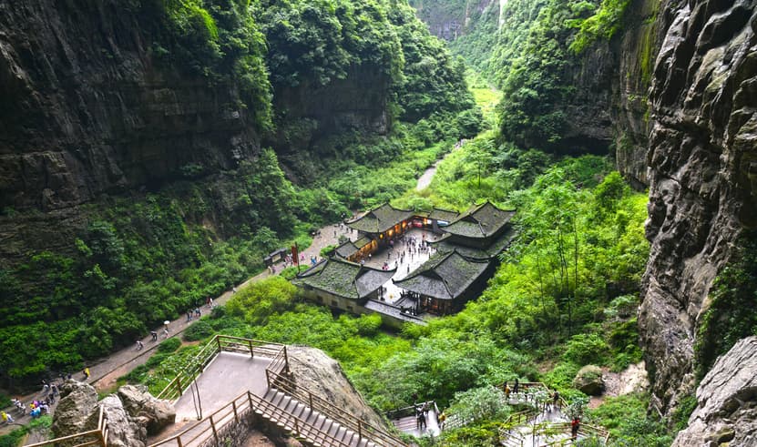 ทัวร์จีน ฉงชิ่ง 6 วัน 5 คืน ZGYIH-2520HU สวนสามสหาย อุทยานเขานางฟ้า อุทยานแห่งชาติหลุมฟ้า ถนนคนเดดินเจียฟางเป่ย บิน HU (BKK)