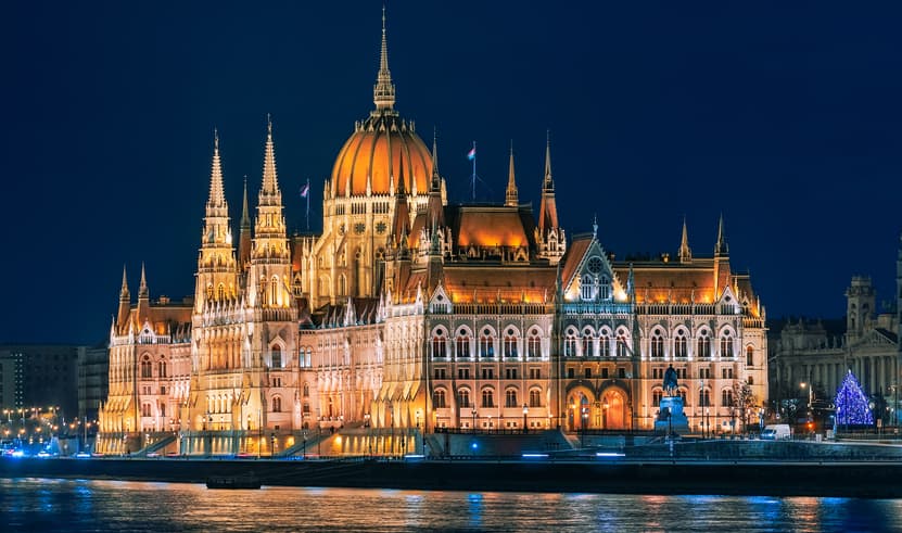 ทัวร์ยุโรป เยอรมัน ออสเตรีย เช็ก สโลวาเกีย ฮังการี 9 วัน 6 คืน UIEU022 เชสกี้ครุมลอฟ ยอดเขาซุกสปิตเช่ หมู่บ้านฮัลล์สตัทท์ ล่องเรือแม่น้ำดานูบ บิน EK (BKK)     