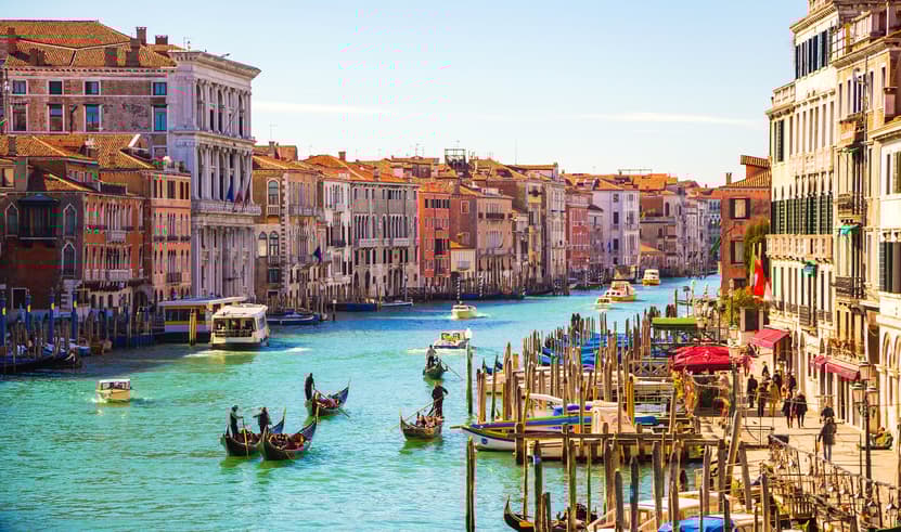 ทัวร์ยุโรป อิตาลี สวิส ฝรั่งเศส 9 วัน 6 คืน GO3CDG-EK055 สิงโตหินแกะสลัก สะพานไม้ หอไอเฟล ล่องเรือแม่น้ำแซน บิน EK (BKK)