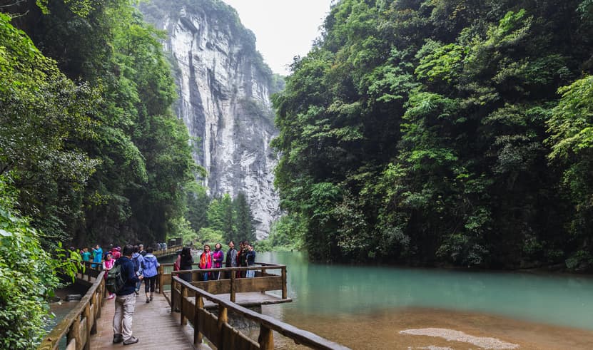 ทัวร์จีน ฉงชิ่ง 5 วัน 4 คืน ZGCKG-2605FD ต้าจู๋ อู่หลง อุทยานหลุมฟ้า ย่านหงหยาต้ง บิน FD (DMK)