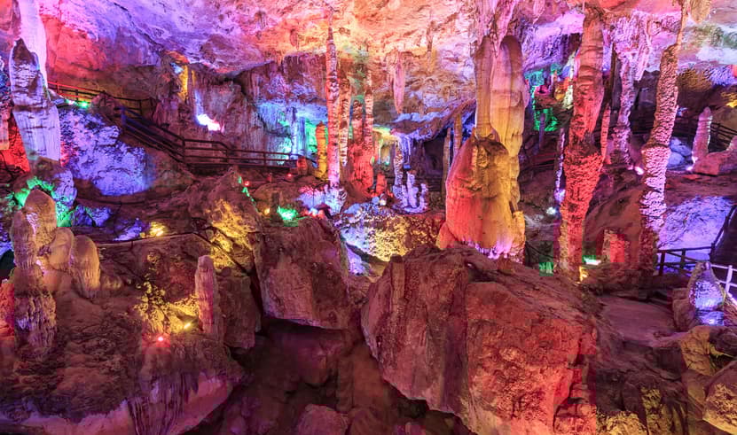 ทัวร์จีน ฉงชิ่ง 5 วัน 4 คืน T2G-CKG13(3U) หมู่บ้านโบราณสือชี่โขว่ หงหยาต้ง ล่องแพมังกรแม่น้ำก้งสุ่ย ถ้ำเถิงหลง บิน 3U (BKK)