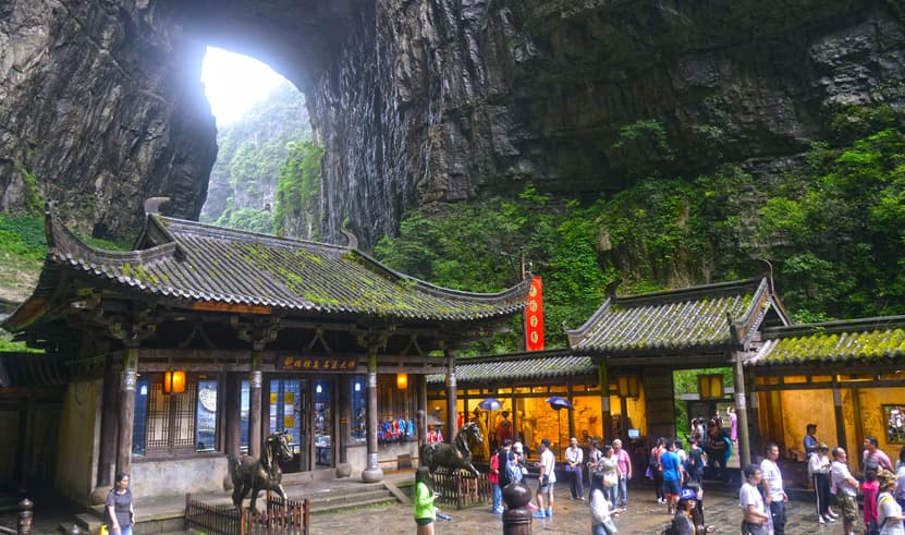 ทัวร์จีน ฉงชิง 5 วัน 4 คืน T2G-CKG23FD หลุมฟ้าสะพานสวรรค์ เขานางฟ้า หมู่บ้านโบราณสือปาที หงหยาต้ง บิน FD (DMK)