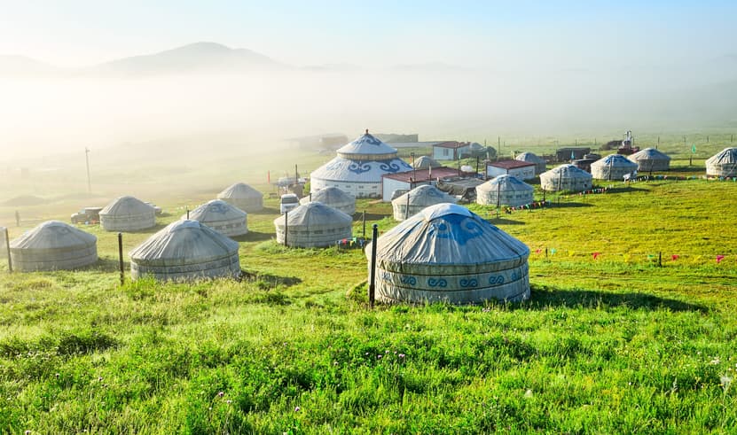 ทัวร์จีน มองโกเลียใน 5 วัน 4 คืน DSNVZ0326 หุบเขาแกรนด์แคนยอน ทุ่งหญ้าออร์ดอส เนินทรายเสี่ยงซาวาน บิน VZ (BKK)