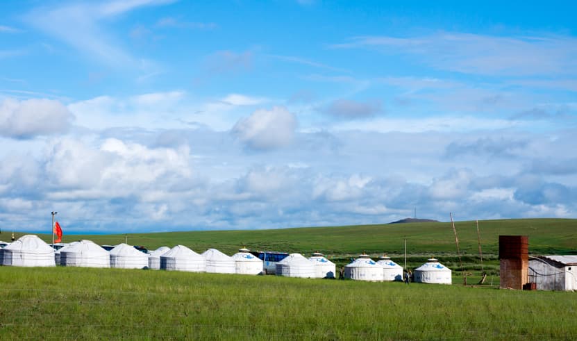 ทัวร์จีน มองโกเลียใน 6วัน 5 คืน BT-DSN04_VZ อุทยานภูเขาไฟอูลันดา วัดต้าเจา ถนนโบราณไซซ่าง เนินทรายเสี่ยงซาวาน บิน VZ (BKK)