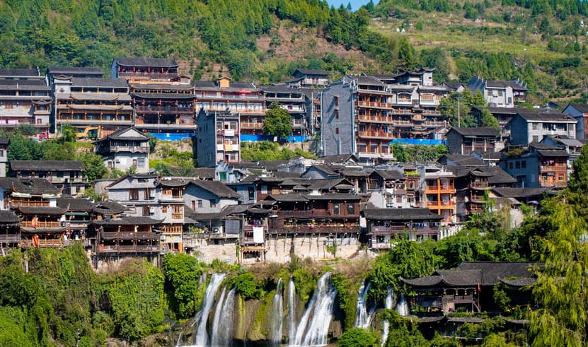 ทัวร์จีน อี๋ขาง 6 วัน 5 คืน เขื่อนชานเสียต้าป้า สวนถ้ำสามสหาย บ้านเกิดกวี ซวีหยวน เมืองโบราณฝูหรงเจิ้น บิน HU (BKK)