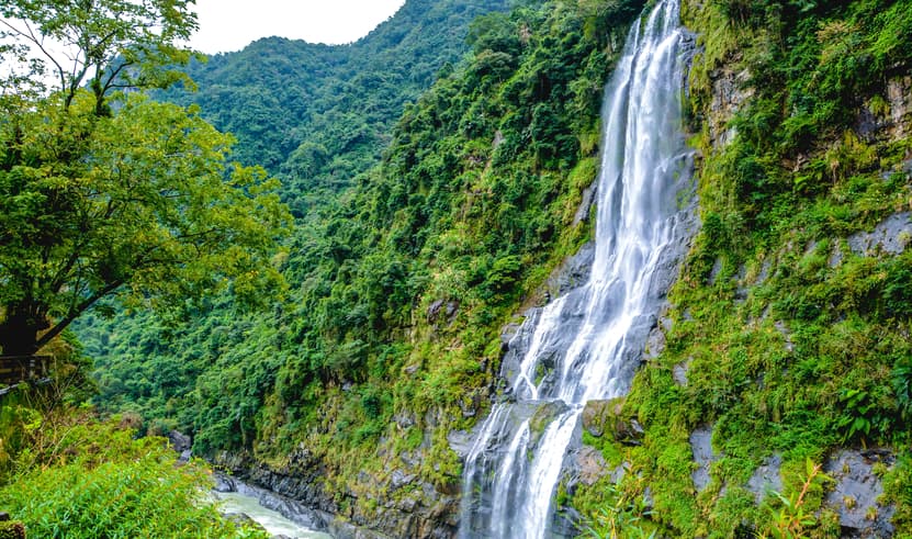 ทัวร์ไต้หวัน ไทเป 5 วัน 3 คืน VZ-SP05 ล่องเรือทะเลสาบสุริยันจันทรา ถนนสายเก่าอูไหล น้ำตกอูไหล บิน VZ (BKK)