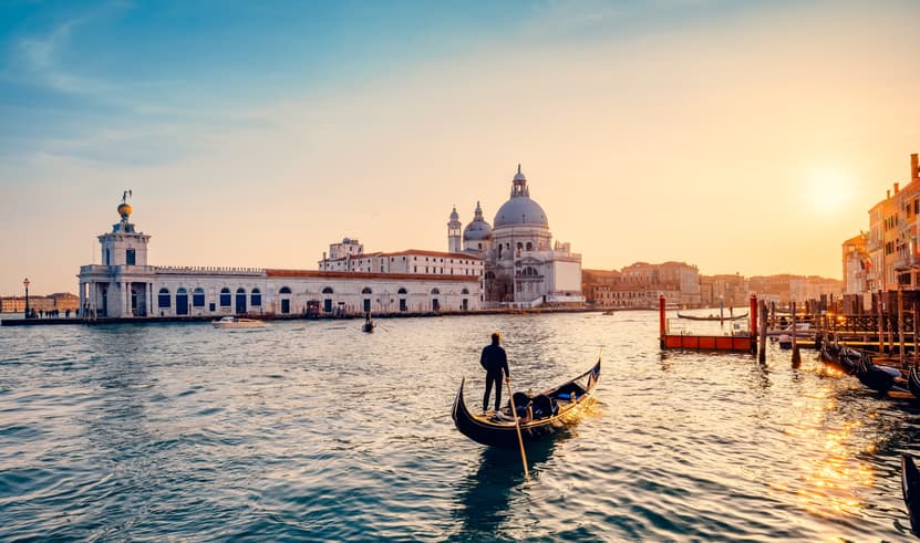 ทัวร์ยุโรป อิตาลี 8 วัน 5 คืน GO3FCO-EK019 มหาวิหารเซนท์ปีเตอร์ หมู่บ้านริโอแมกจิโอเร่ ทะเลสาบเบรียส บิน EK (BKK)