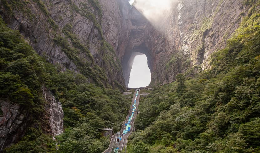 ทัวร์จีน จางเจียเจี้ย 6 วัน 5 คืน SHMFCSX1 เหวินเหอโหย่ว ถนนคนเดินหวงซิงลู่ สะพานสายรุ้ง เมืองโบราณฟ่งหวง บิน MF (BKK)