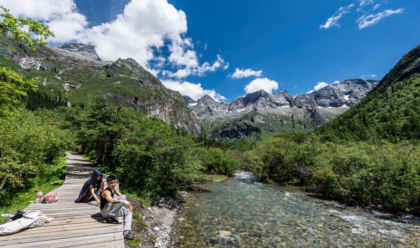ทัวร์จีน เฉิงตู 4 วัน 3 คืน HDM120 อุทยานภูเขาสี่ดรุณี ศูนย์หมีแพนด้า จัตุรัสหย่างเทียนวู ร้านหนังสือจงซูเก๋อ บิน SL (DMK)