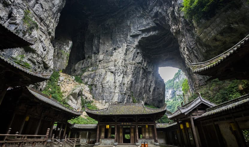 ทัวร์จีน ฉงชิ่ง 5 วัน 4 คืน  TF-CKGFD05 รถไฟทะลุตึก ล่องเรือแม่น้ำสองสาย ถ้ำแกะสลักต้าจู๋ บิน FD (DMK)