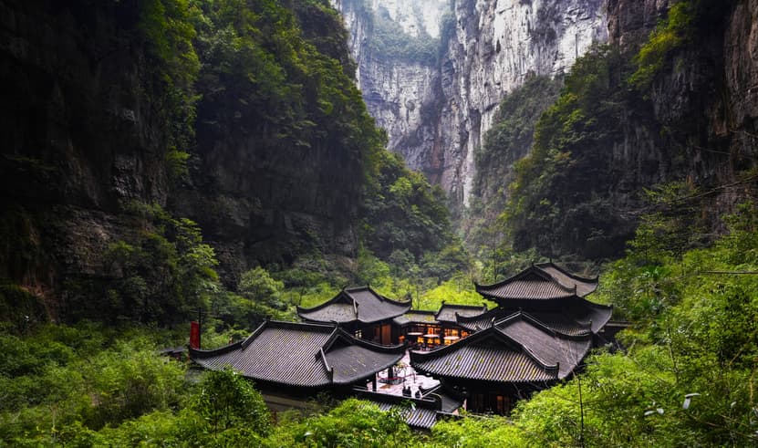 ทัวร์จีน ฉงชิ่ง 5 วัน 3 คืน T2G-CKG26CZ อุทยานแห่งชาติหลุมฟ้า อุทยานเขานางฟ้า หน้าผาแกะสลักต้าจู๋ บิน CZ (BKK)