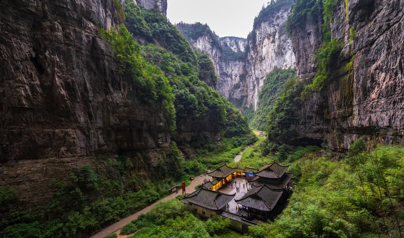 ทัวร์จีน ฉงชิ่ง 5 วัน 4 คืน T2G-CKG25FD อุทยานหลุมฟ้าสะพานสวรรค์ อุทยานเขานางฟ้า รถไฟทะลุตึก ผาหินแกะสลักต้าจู๋ บิน FD (DMK)