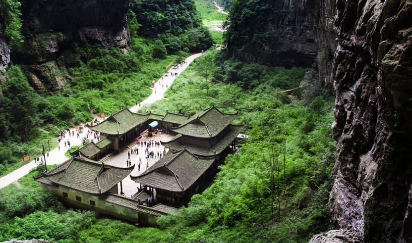 ทัวร์จีน ฉงชิ่ง 5 วัน 3 คืน CCZ318 อุทยานหลุมฟ้า เมืองโบราณสือชี่โขว วัดเจ้าแม่กวนอิม  บิน CZ (BKK)