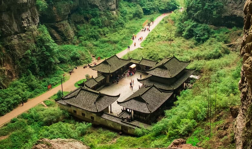 ทัวร์จีน ฉงชิ่ง อู่หลง ต้าจู๋ 5 วัน 3 คืน TF-CKGCZ07 ชมหมีแพนด้า อุทยานหลุมฟ้า ผาหินแกะสลัก บิน CZ (BKK)