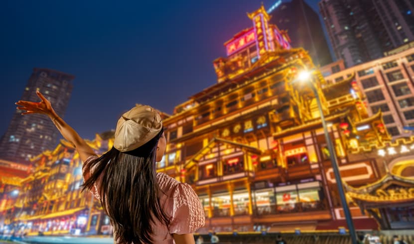 ทัวร์จีน ฉงชิ่ง อู่หลง 5 วัน 4 คืน หลุมบ่อฟ้าสะพานสวรรค์ อุทยานเขานางฟ้า รถไฟทะลุตึก หงหยาต้น บิน 3U