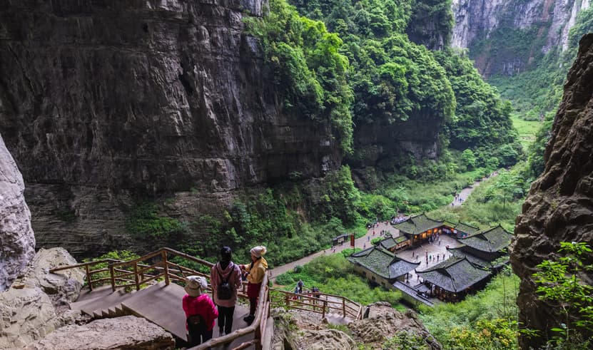 ทัวร์จีน ฉงชิ่ง อู่หลง 5 วัน 3 คืน อุทยานหลุมฟ้า อุทยานเขานางฟ้า รถไฟทะลุตึก บิน SL