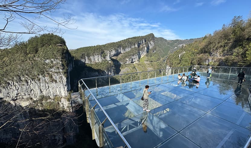 ทัวร์จีน ฉงชิ่ง อู่หลง 5 วัน 4 คืน BT-CKG17_FD หงหยาต้ง อุทยานหลุมฟ้า ถนนคนเดินเจียฟางเป่ย์ วัดหลั่วฮั่น บิน FD (BKK)