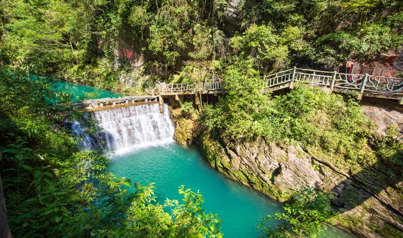 ทัวร์จีน ฉงชิ่ง เอินซือ 5 วัน 3 คืน SHCZCKG4 หุบเขาสิงโต เมืองโบราณนวี่เอ๋อร์เฉิง แกรนด์แคนยอนผิงซาน บิน CZ (BKK)