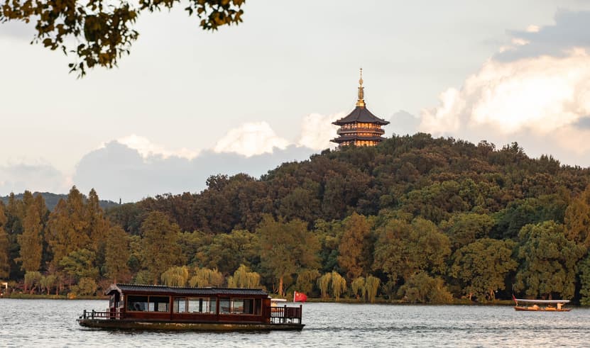 ทัวร์หางโจว 6 วัน 4 คืน SPHZ-CN26  หมู่บ้านโบราณฝอถัง ล่องเรือทะเลสาบซิงซานหู ภูเขาหลิงซาน บิน SL920 (DMK)