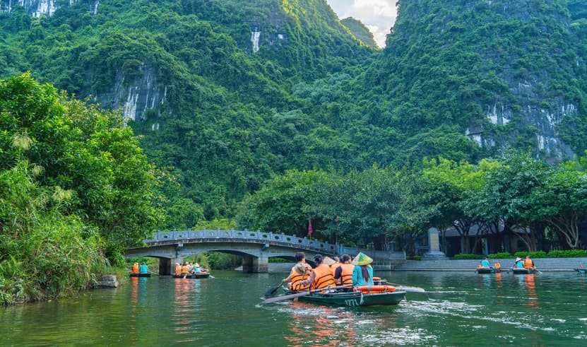 ทัวร์เวียดนาม ฮานอย ตามด๋าว 4 วัน 3 คืน CTGHAN7 ปราสาทตามด๋าว สวนสนุก Sun World Halong Park  นั่งเรือชมวิวอ่าวฮาลอง บิน TG (BKK)
