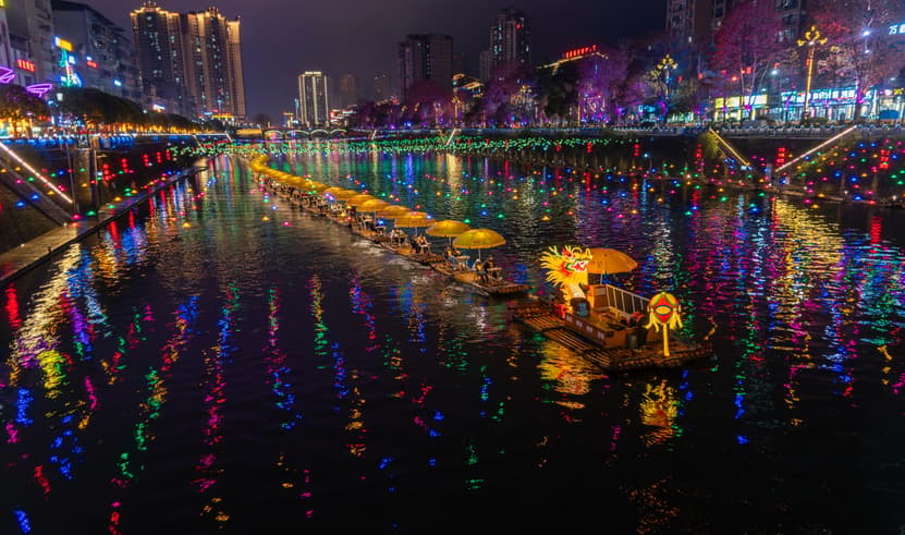 ทัวร์จีน ฉงชิ่ง เอินซือ 6 วัน 4 คืน RJ-VZCKG001 ล่องเรือแม่น้ำมังกรกงสุ่ย แกรนด์แคนยอนผิงซาน ถนนโบราณสือปาที บิน VZ (BKK)