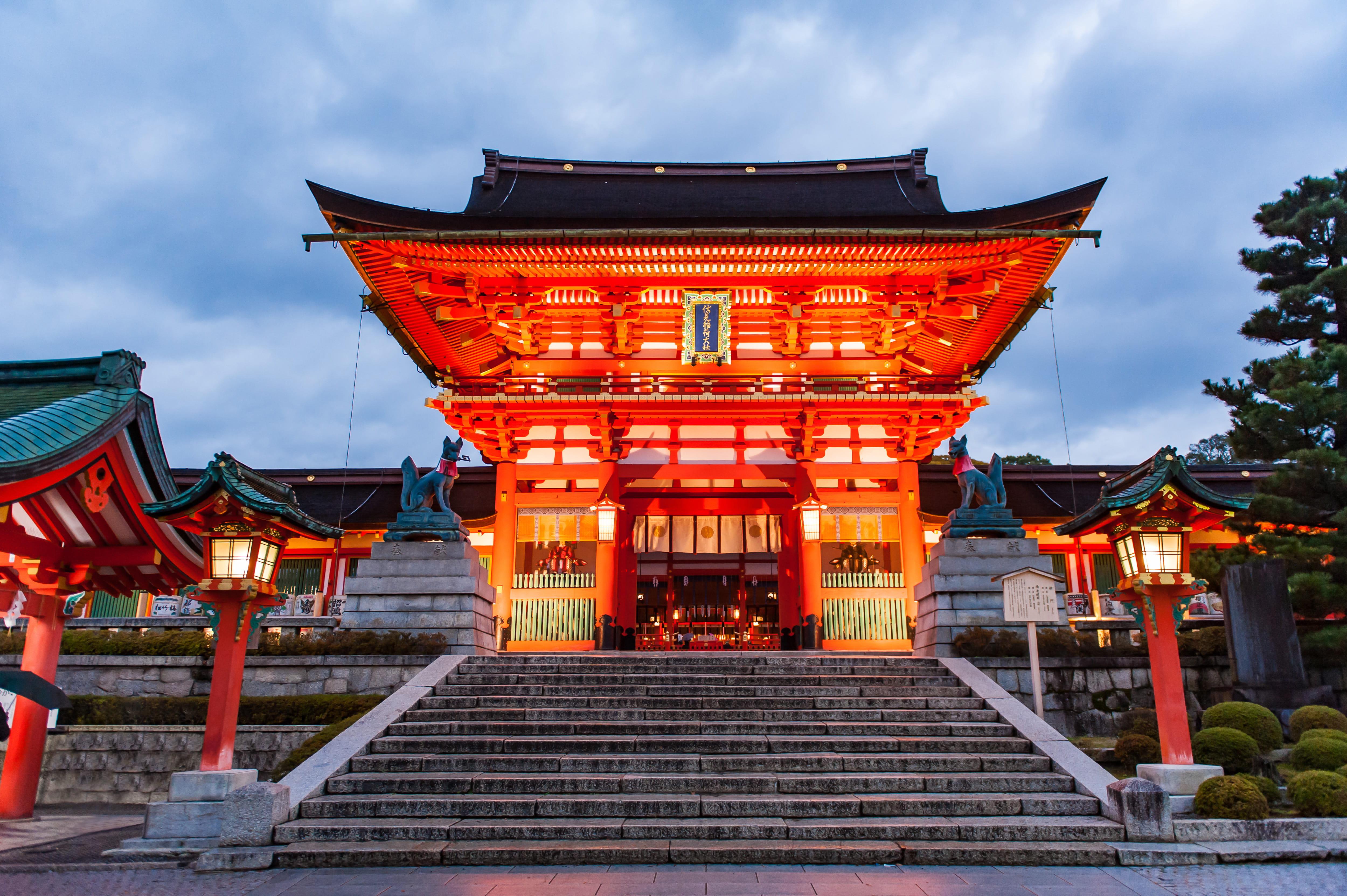 เที่ยวญี่ปุ่นแวะเที่ยว ..ศาลเจ้าเทพเจ้าจิ้งจอกอินาริ (Fushimi Inari Shrine)