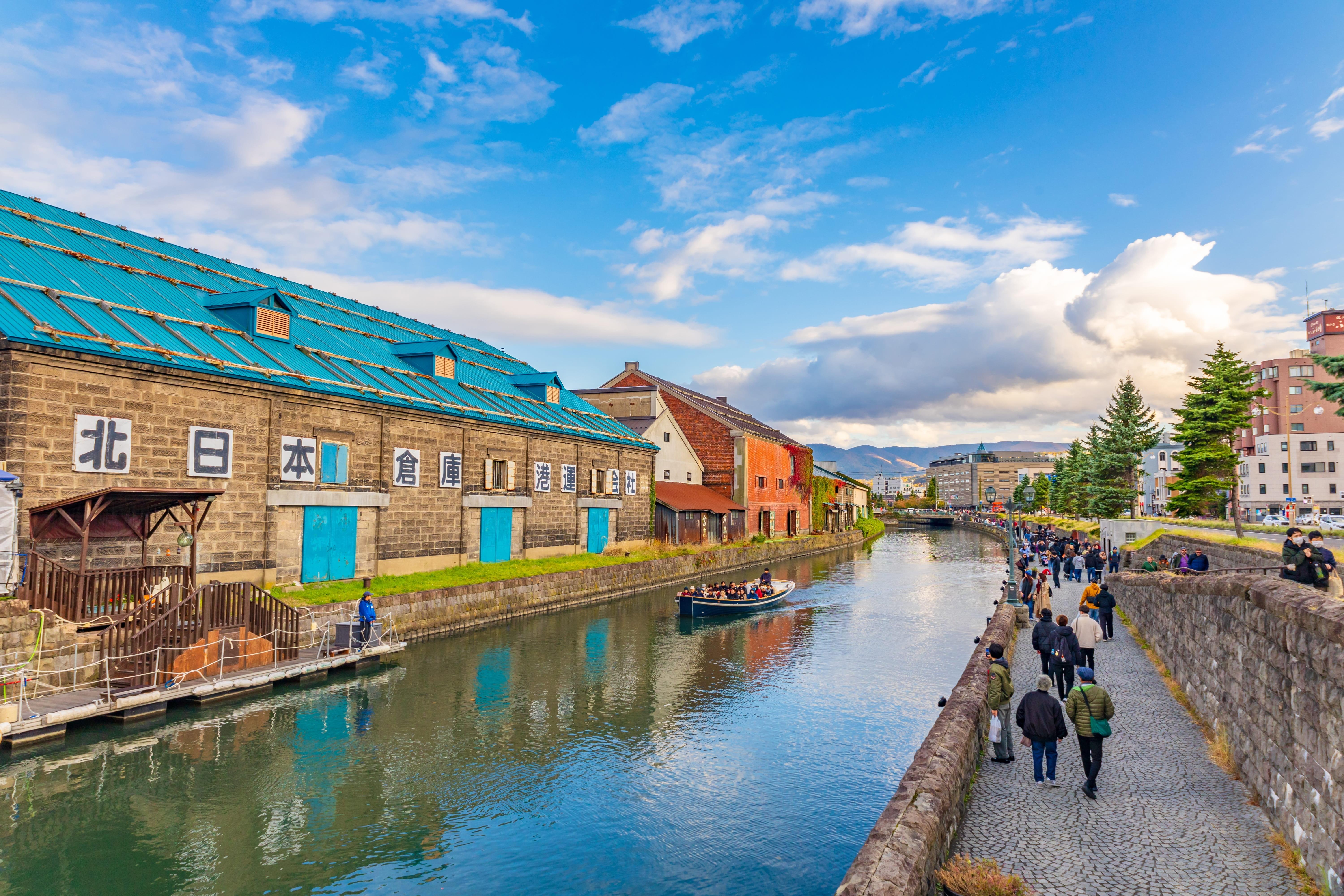 มาวางแผนเที่ยวฮอกไกโดกันเถอะ !  หลายๆคนอาจรู้จักชื่อเกาะฮอกไกโดกันมาบ้างแล้ว ฮอกไกโด เกาะทางตอนเหนือสุดของประเทศญี่ปุ่นที่มีชื่อเสียง