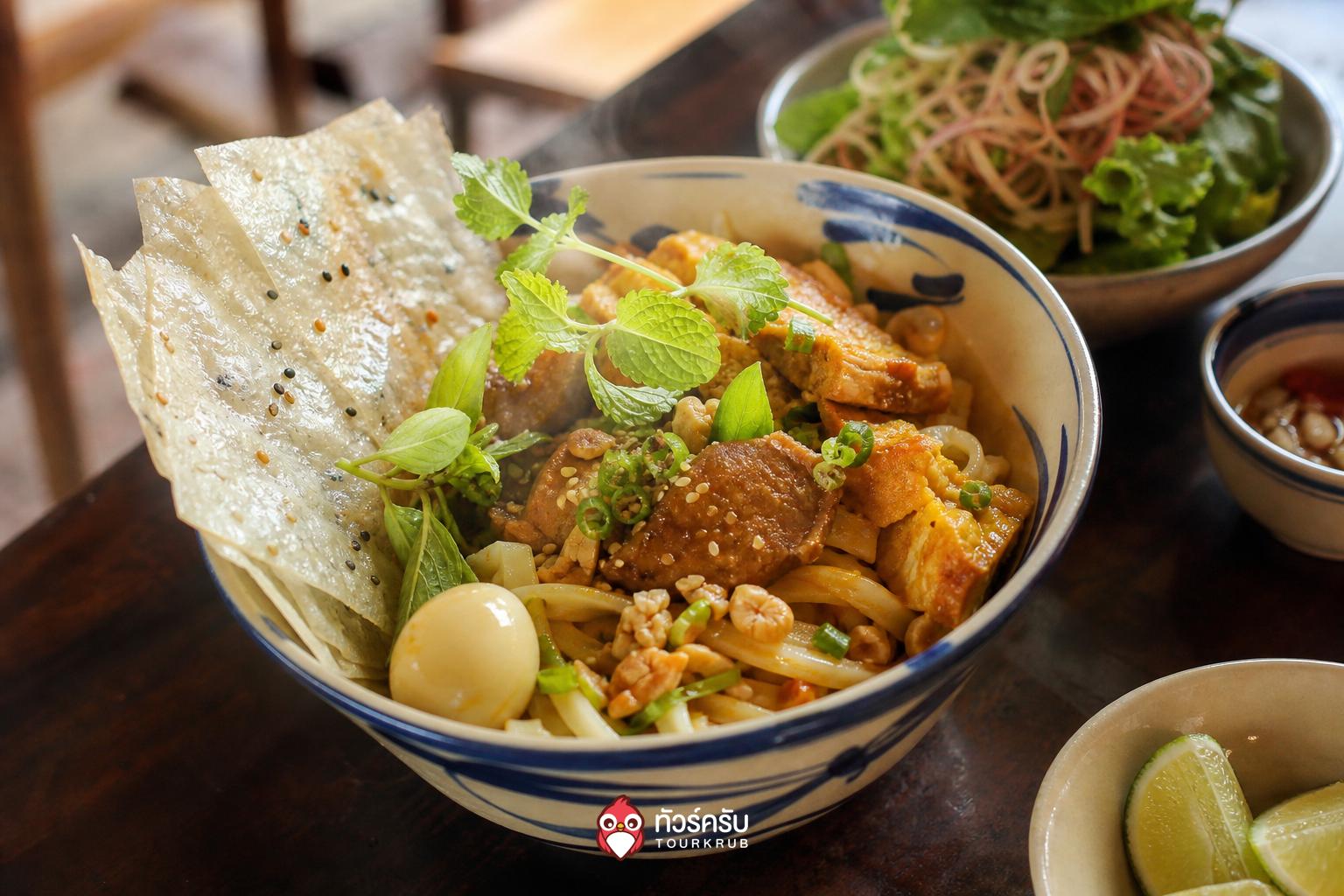 เที่ยวดานัง ฮอยอัน หมี่กว๋างบ่ามัว (Mì Quảng Bà Mua)