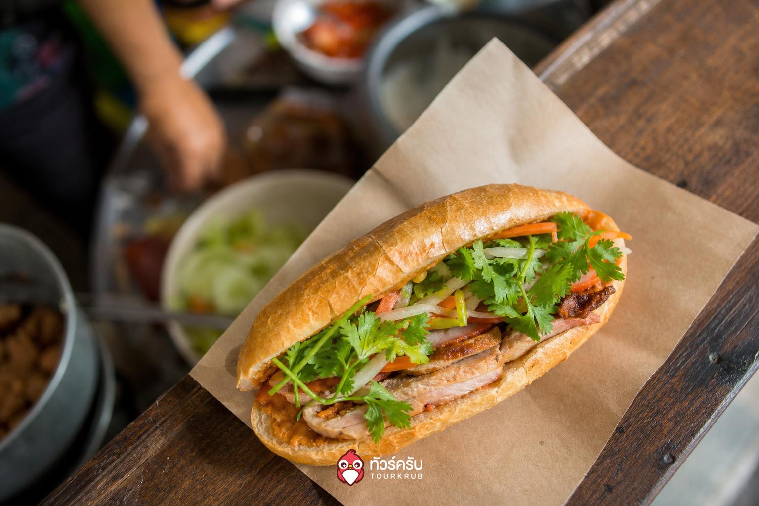 เที่ยวดานัง ฮอยอัน บั๋ญหมี่เฟือง (Bánh Mì Phượng)