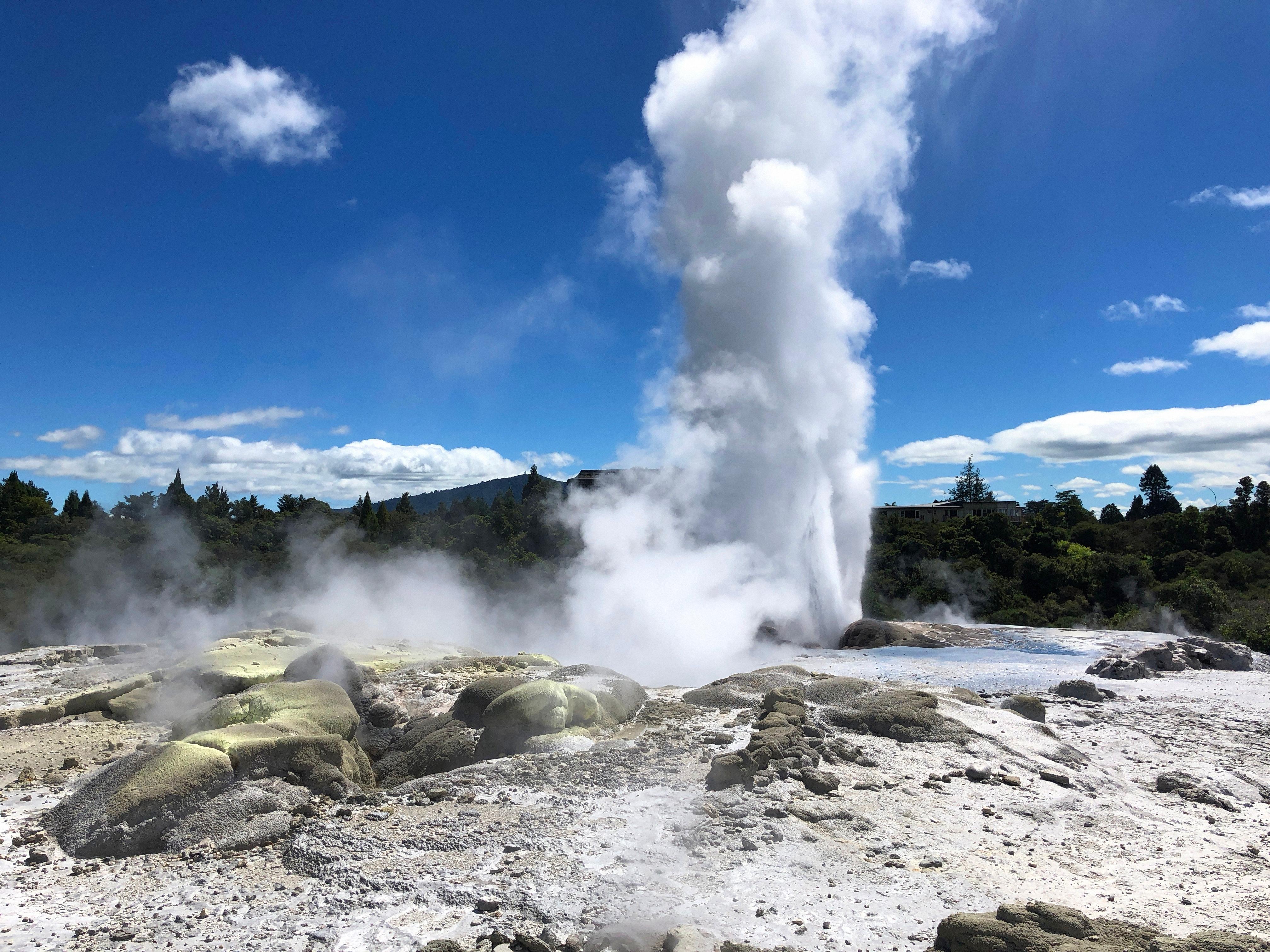 น้ำพุร้อนไกเซอร์ (Geyser)