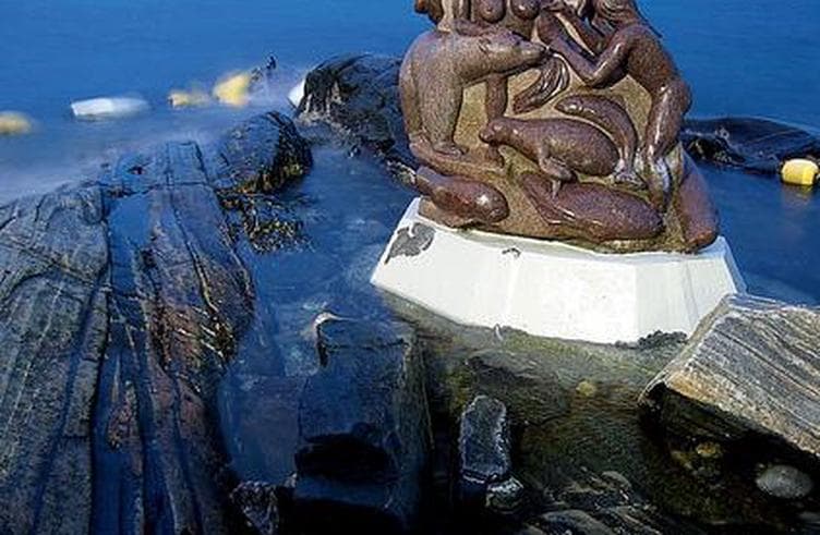 รูปปั้น Mother of the Sea 