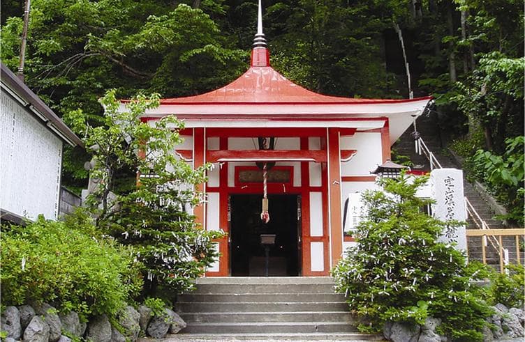 iwato kannondo temple 