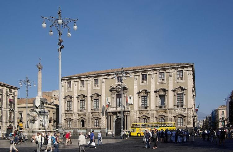 จัตุรัสใจกลางเมือง Piazza Piazza del Duomo