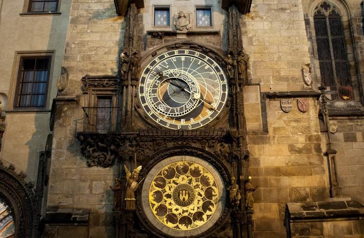 destination-prague-astronomical-clock